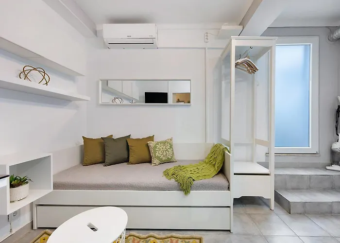 Economy For Two In Appartamento