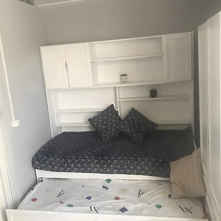 Economy For Two In לאגוּ‏ש