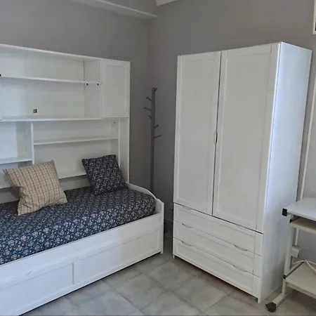 Economy For Two In לאגוּ‏ש