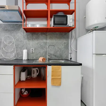 Economy For Two In לאגוּ‏ש